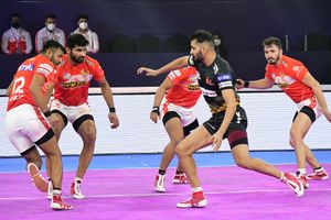 Pro Kabaddi League (PKL) Season 8: Gujarat Giants outmuscle Telugu Titans in 18-point win