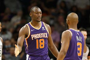 Suns equal best-ever start, Garland matches LeBron in Cavs win
