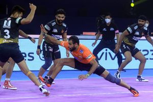 PKL: Fazel Atrachali and Abhishek Singh shine as U Mumba thrash Telugu Titans; Tamil Thalaivas, Panthers tie