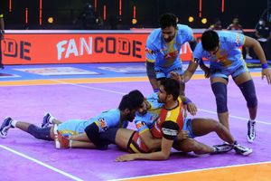 PKL 2021-22: U.P. Yoddha's defensive masterclass shuts down Bengaluru Bulls