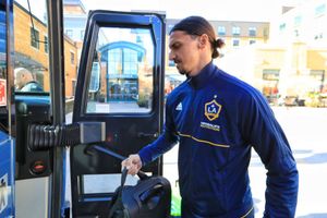 Zlatan Ibrahimović matches Cristiano Ronaldo as Milan beat Venezia 3-0
