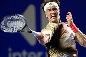 Zverev apologises for outburst after being kicked out of Mexico Open for attacking umpire's chair
