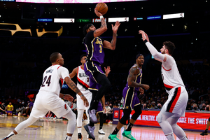 Davis ends Lakers' skid in LeBron's absence, Embiid stars as 76ers beaten by Wizards