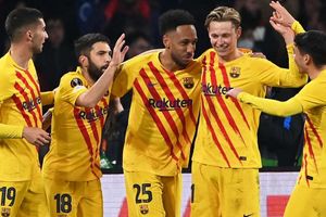Napoli 2-4 Barcelona (3-5 agg): Xavi's side roar through to the Europa League last 16