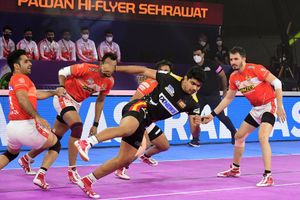 PKL: Bengaluru Bulls decimate Gujarat Giants to clinch semifinal spot