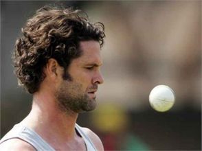 Chris Cairns diagnosed with bowel cancer, former New Zealand cricketer prepares for long battle