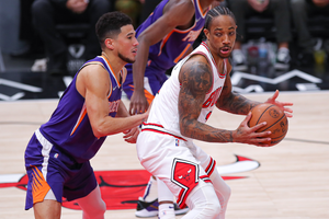 NBA: Booker shines as Suns down Bulls, clutch Thompson lifts Warriors past OKC