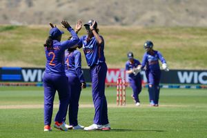 Smriti Mandhana hit on head as India beat South Africa in World Cup warm-up match
