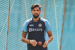 Ranji Trophy: Ishant bowls only nine overs, Delhi all but out of quarterfinals race