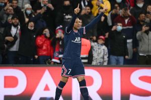 Paris Saint-Germain 3-1 Saint-Etienne: Mbappe moves level with Ibrahimovic after brace in comeback win