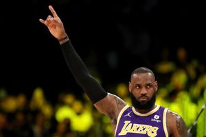 LeBron-inspired Lakers lose Davis to injury in Jazz win, Nets profit from Knicks collapse