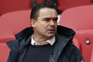 Overmars leaves Ajax after sending 'inappropriate messages to colleagues'