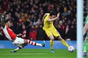 Arsenal 0-2 Liverpool: Jota and Firmino fire Liverpool to within a point of Manchester City