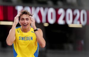Pole vault star Duplantis breaks own indoor world record