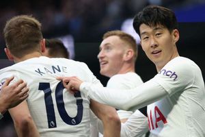 Tottenham 3-1 West Ham: Son and Kane nudge Conte closer to Champions League