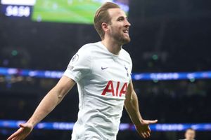 Tottenham 5-0 Everton: Kane-inspired Spurs run riot to pile further misery on Lampard's strugglers