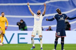 Real Madrid 3-1 Paris Saint-Germain (3-2 agg): Benzema's stunning hat-trick books Los Blancos' last-eight spot