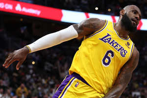 LeBron surpasses Malone to be NBA's second all-time point scorer