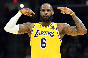 Homecoming king LeBron crushes Cavs, Durant again leads Nets