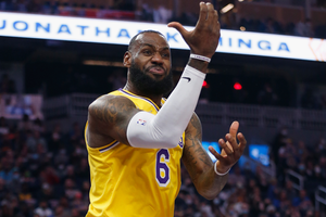 NBA: LeBron scores 56 points as Lakers down Warriors, Heat move clear with 76ers win