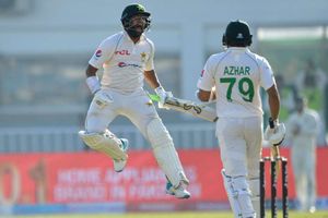 Pakistan and Australia pay tribute to Marsh before Imam stars on day one