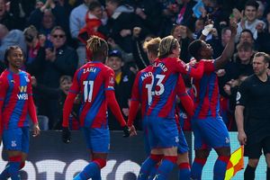 Crystal Palace 4-0 Everton: Eagles soar into Wembley semi-final