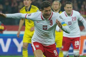 Poland 2-0 Sweden: Lewandowski takes Qatar place at Ibrahimovic's expense