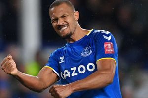 Rondon double sends Everton through in FA Cup after pre-match Ukraine tribute