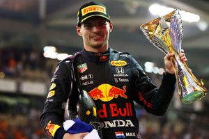 Max Verstappen signs new Red Bull contract until the end of 2028