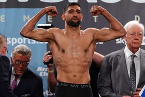 Amir Khan claims to have been robbed at gunpoint