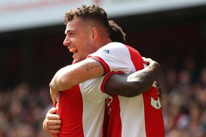 Arsenal 3-1 Manchester United: Red Devils' top-four hopes all but over with defeat in frantic thriller