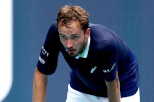 Djokovic remains number one after Hurkacz beats Medvedev in Miami