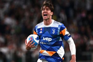 Juventus 1-1 Bologna: Vlahovic header denies nine-man visitors in stunning finish