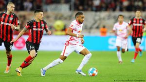 Bundesliga: Nkunku again offers spark as RB Leipzig tighten grip