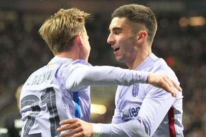 Eintracht Frankfurt 1-1 Barcelona: Torres rescues draw for Xavi's men