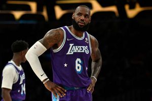 Lakers lose again to leave play-in chances in jeopardy, Memphis keeps winning