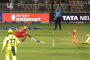 IPL 2022: MS Dhoni shows brilliant athleticism and presence of mind to run out Bhanuka Rajapaske