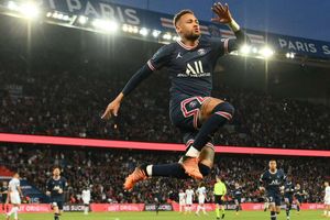 Paris Saint-Germain 2-1 Marseille: Neymar and Mbappe strike in tense Classique victory