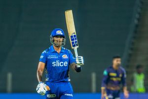 IPL 2022: Suryakumar Yadav smashes 37-ball 68*, Ravi Shastri doffs his hat to Mumbai Indians batter