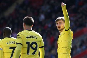 Southampton 0-6 Chelsea: Saints given hell by glorious Blues