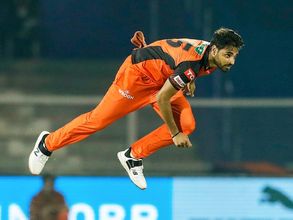 IPL 2022: Most important thing when you are bowling at the death is to stay calm: Bhuvi tells Umran
