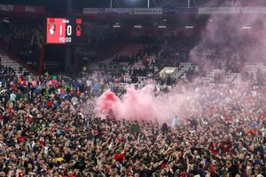 Bournemouth promoted back to the Premier League with late win over Forest