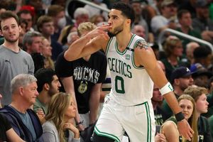 Tatum and the Celtics win legendary duel against Antetokounmpo, Warriors clinch series against Grizzlies