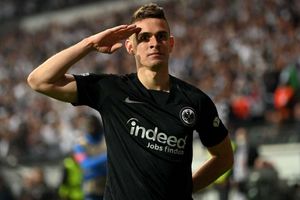 Eintracht Frankfurt 1-0 West Ham (3-1 agg): Borre sends hosts to Europa League final as Cresswell red costs Irons