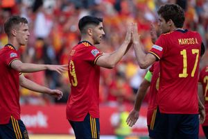 Spain 2-0 Czech Republic: Soler and Sarabia seal comfortable win to top group
