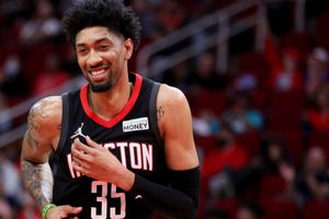 Dallas Mavericks trade first-round draft pick for Houston's Christian Wood