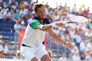 Medvedev fights back in Mallorca, Sinner and Schwartzman crash out in Eastbourne