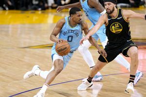 Philadelphia 76ers trade Green and draft pick to Memphis Grizzlies for Melton