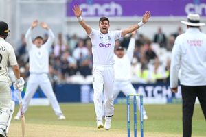 Anderson takes 650th Test wicket as England push for victory against New Zealand