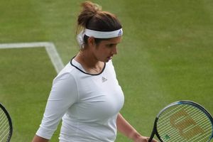 Sania Mirza and partner crashes out in 1st round of Indian's last Wimbledon